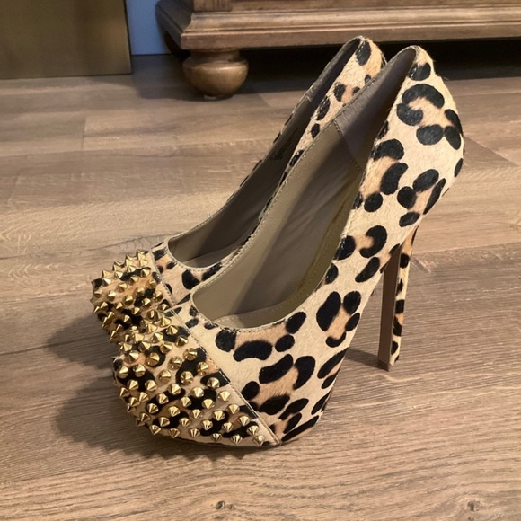 Steve Madden Shoes - Steve Madden cheetah print cow hair heels with studded toes, 7, NWT!